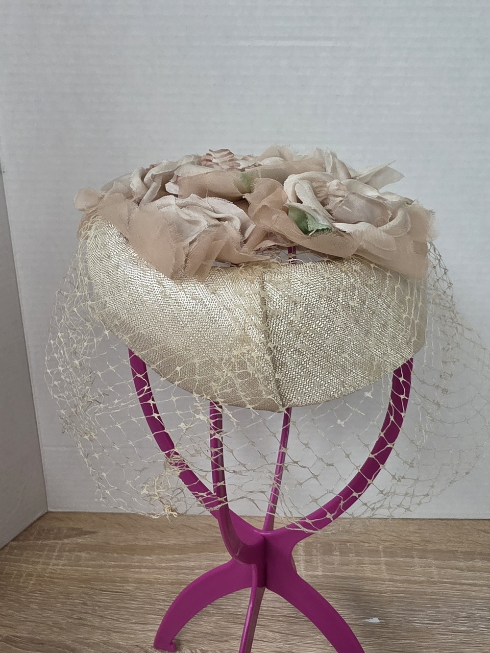 Vintage Women's Union Made Beige Floral Pillbox Fascinator Hat Mid 20th Century - Picture 3 of 7